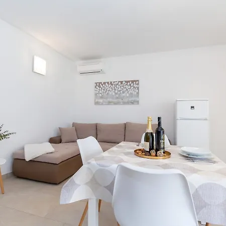 Gioia With Terrace Apartman *