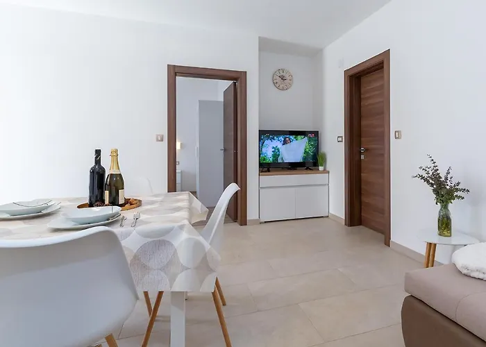 Gioia With Terrace Apartment *