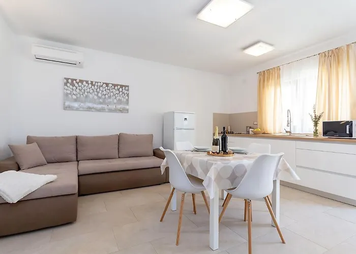 Gioia With Terrace Apartment *