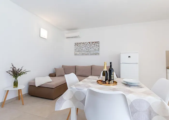 Gioia With Terrace Apartment *
