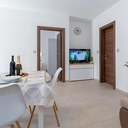 Gioia With Terrace Appartement *