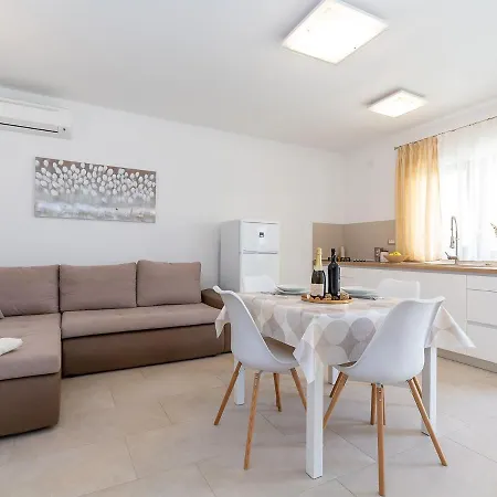 Gioia With Terrace Appartement *